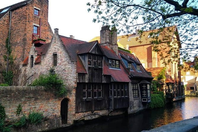 Private Arrival Transfer from Brussels Airport to Bruges with Business car - Who Should Book This Transfer?