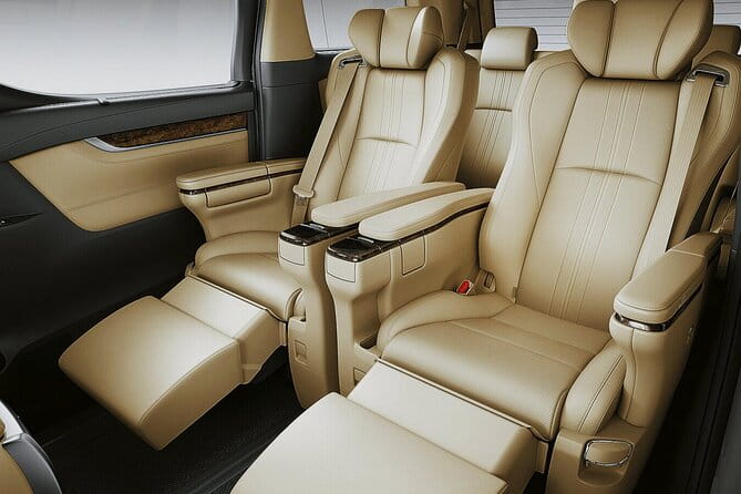 Private Arrival Transfer From Chitose Airport to Niseko - Vehicle and Service Details