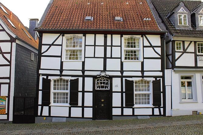 Private audio book city rally around the old town of Essen Kettwig - Key Points / Takeaways