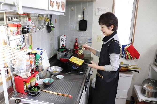 Private Authentic Osaka Home Cooking With Local Mother Yoshiko - Key Points