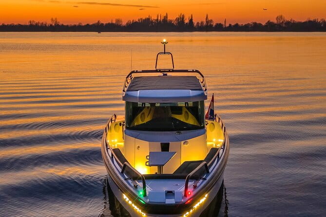 Private Axopar 37 MotorYacht Cruise in Santorini w/ Snack & Drink - Experiencing Santorini from the Water: An In-Depth Look at the Private Axopar 37 Cruise