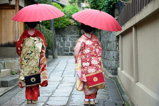 Private Banquet With Maiko and Geiko After Dinner - Dinner and Drinks