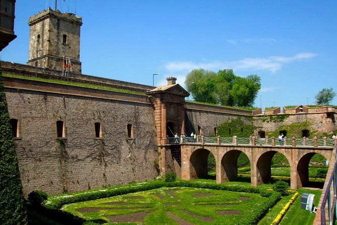 Private Barcelona Old Town & Sky Views: Montjuic Castle & Cable Car Tour - Frequently Asked Questions