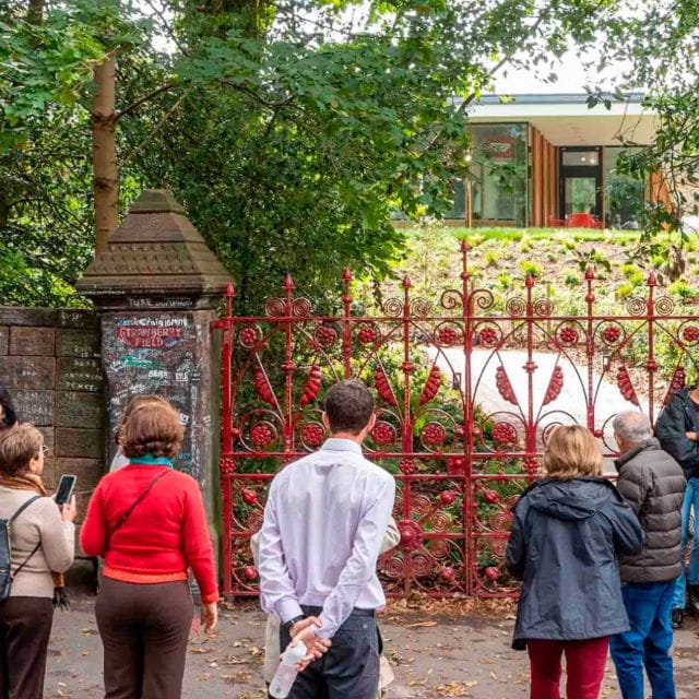 Private Beatles & Beer Bus tour 4 hour & drinks 1-8 people - Discovering Liverpool with the "Beatles & Brews" Tour