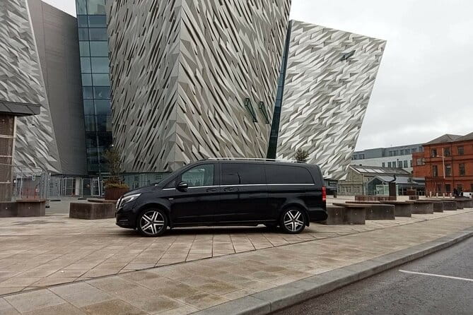 Private Belfast city & peace wall tour - A Deep Dive into the Belfast Tour Experience