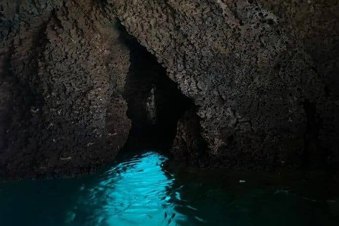 Private boat tour Giardini Naxos Taormina with platter and wine - Key points / Takeaways