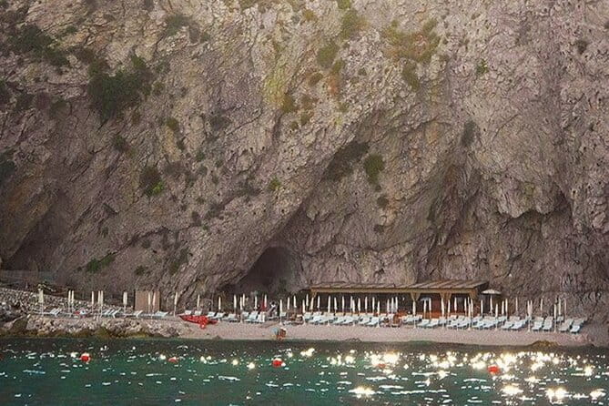 Private boat tour Giardini Naxos Taormina with platter and wine - FAQs