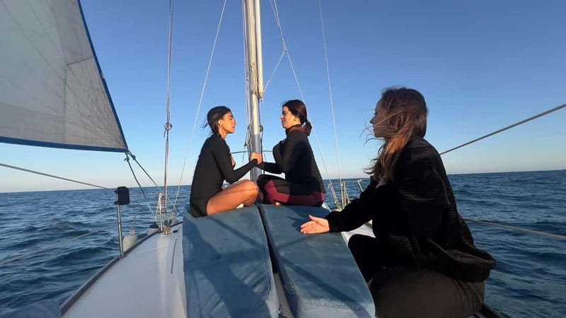 Private boat with Drinks and Snaks - Practical Tips for Your Sailing Experience