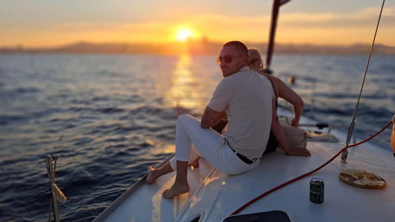 Private boat with open bar and snacks - FAQ