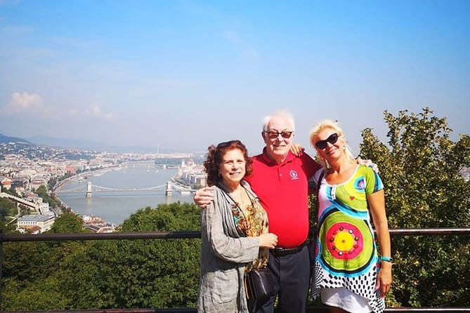 Private Buda Castle walking tour & Danube river cruise with Margaret Island stop - Scenic Danube River Cruise: Views, Drinks, and Landmarks