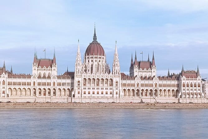 Private car or minivan transfer from Budapest to Prague or back - Key points / Takeaways