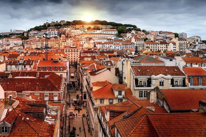Private Car Transfer from Porto to Lisbon with 2 hours for sightseeing - FAQ