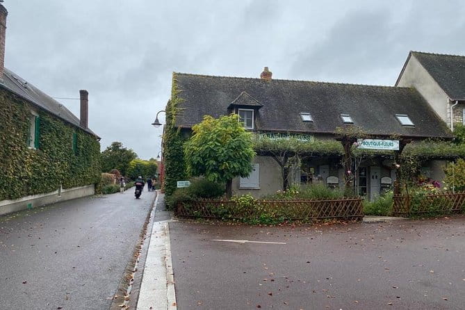 Private Car Trip to Giverny Garden from Paris - Exploring the Giverny Experience: What You Can Expect