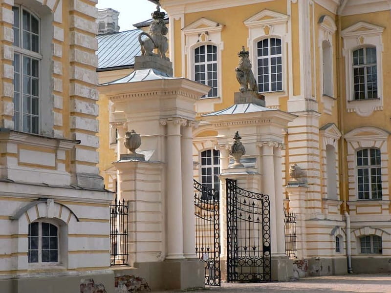 Private Castle tour from Riga:Rundale, Bauska+Hill of Cross - Who Will Love This Tour?