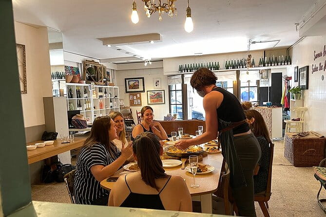 Private Cava Sabrage and Paella Class in Barcelona - An In-Depth Look at the Experience