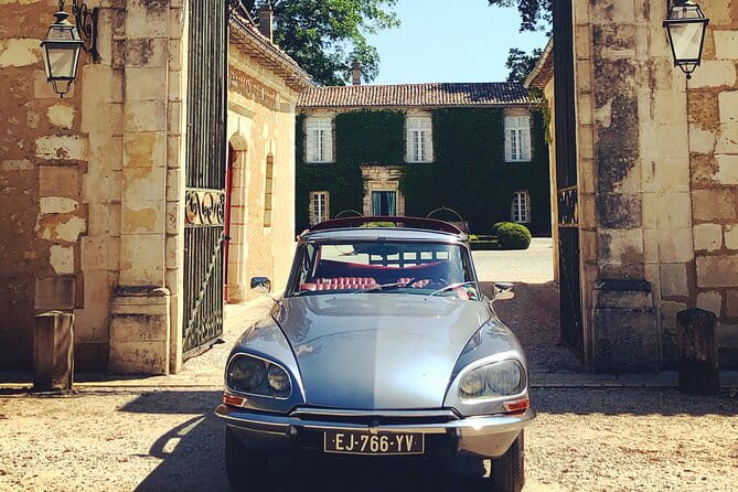 Private city tour of Bordeaux with wine tasting at a chateau - 3H - Arriving in Style: The Vintage Car Ride