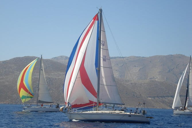 Private cruise with a sailing yacht Koursaros - FAQs
