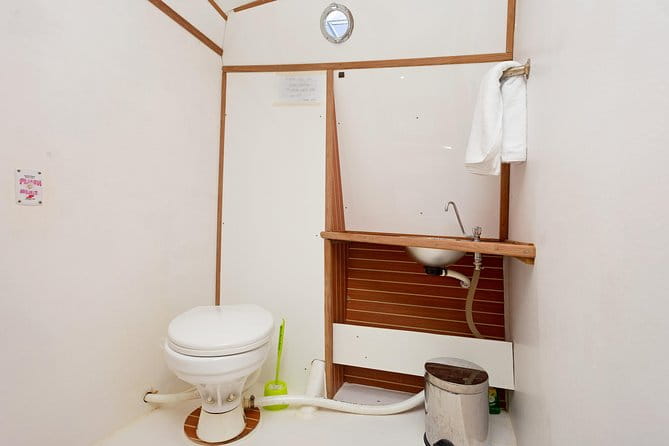 Private custom Blue & Green Cave tour with yacht from Hvar town - Price and Logistics – Worth the Investment?