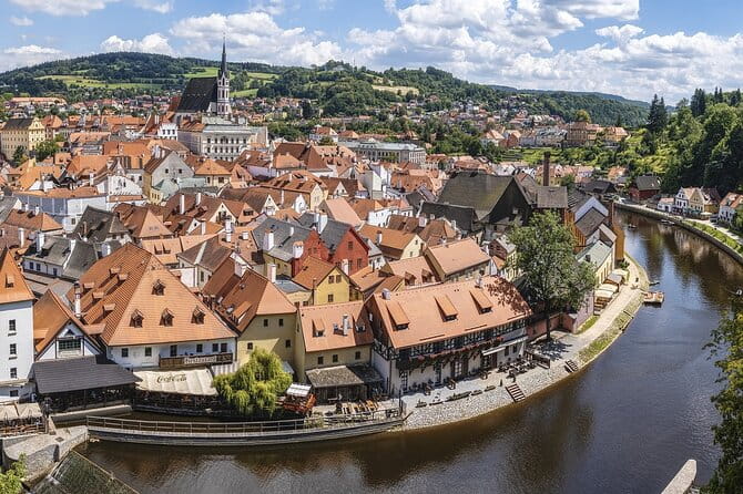 Private day trip from Linz to Cesky Krumlov and back - Exploring the Town: Historic Streets and Local Charm