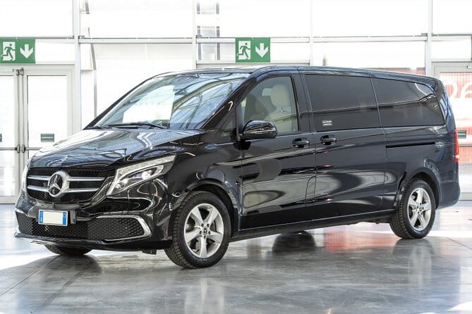 Private Departure Transfer from Brussels City to Brussels Airport by luxury van - FAQs