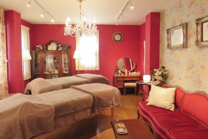 Private Esthetic Experience at a Hideaway Salon in Tokyo - Professional Esthetician Consultation