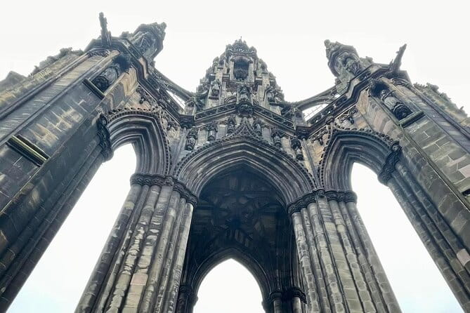 Private Executive Edinburgh Airport transfers to Edinburgh City - The Scenic Drive Through Edinburgh: A Moving Tour