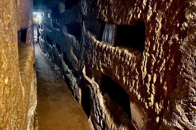 Private Express Tour of Roman Catacombs with Transfer - Key Points