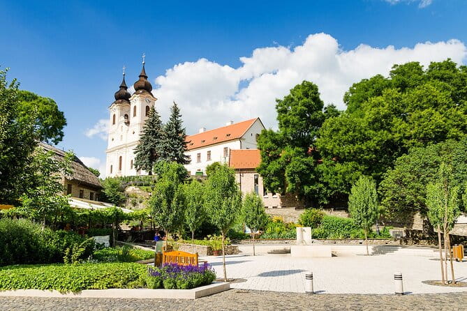 Private Full Day Lake Balaton tour with lunch & wine tasting,and with ferry ride - FAQ