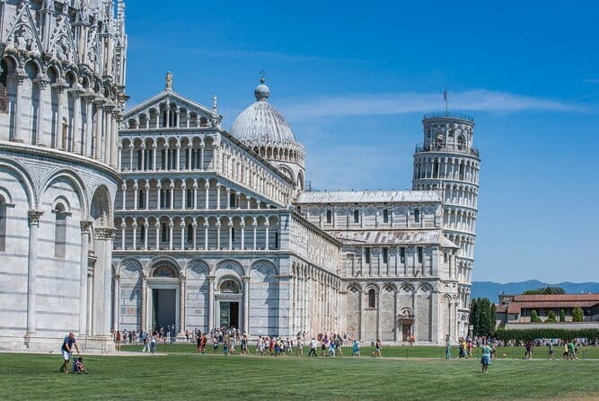 PRIVATE Full-Day Tour around Pisa and Lucca from Florence - Exploring Piazza dei Miracoli and the Leaning Tower