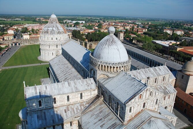 PRIVATE Full-Day Tour around Pisa and Lucca from Florence - Transition to Lucca: A Medieval Gem