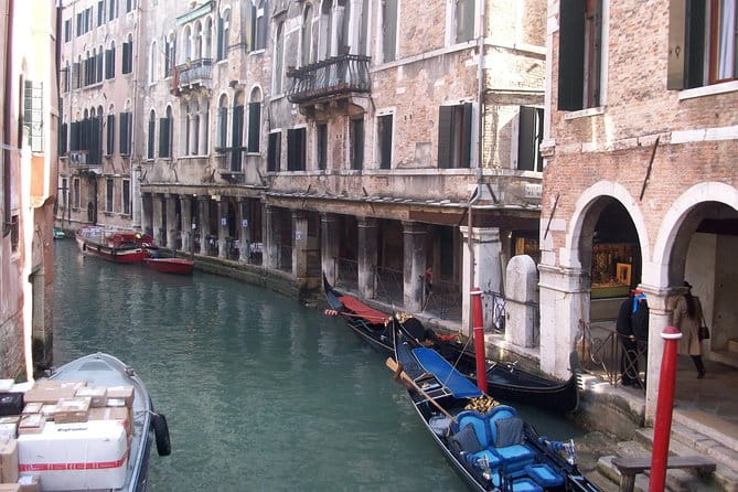 Private Full Day Tour from Milan to Venice with local tour guide and fast train - FAQ