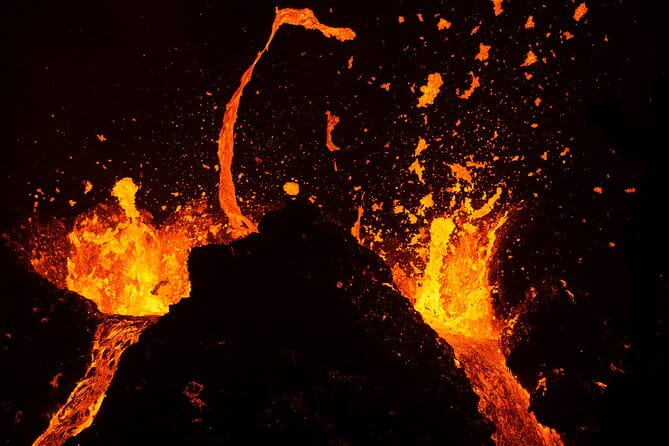 Private Full-Day Tour to Geldingadalir Active volcano from Reykjavik - The Experience: Hiking into Iceland’s Fiery Heart