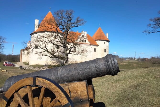 Private Full-Day Trip to Hill of Crosses, Rundale Palace & Bauska - Who Will Love This Tour?