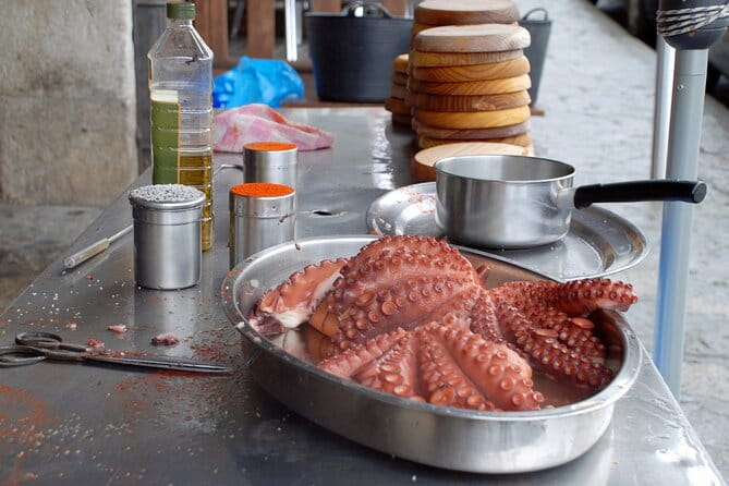 Private Gastronomical Tour in Santiago de Compostela - The Santiago Landmarks and Their Role in the Tour