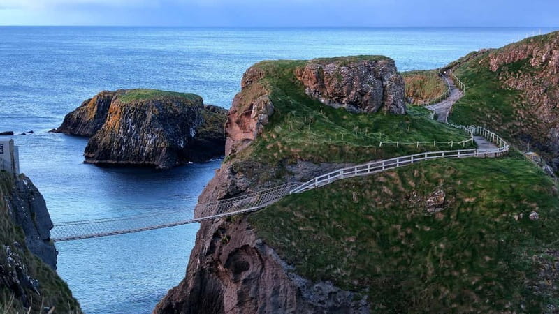 Private Giant's Causeway and Antrim Coast Tour - Carrick-a-Rede Rope Bridge: Thrills and Views