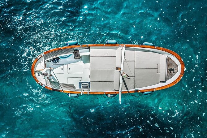 Private Gozzo Boat Tour of Capri Island - Exploring Capri by Gozzo: An authentic sea-based adventure