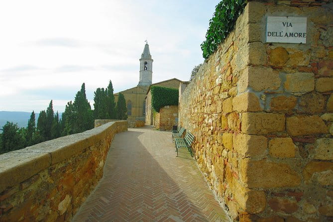 Private Guided Tour of Pienza on Foot - Exploring Religious and Historic Sites