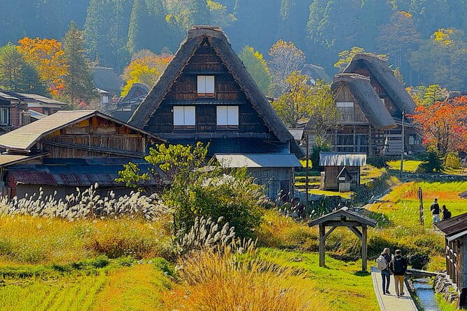 Private Guided Tour of Shirakawa-go - Exploring Shirakawa-go
