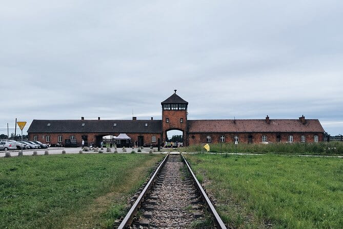 Private Guided Tour to Auschwitz & Birkenau from Krakow - The Full Experience: What to Expect at Each Stop