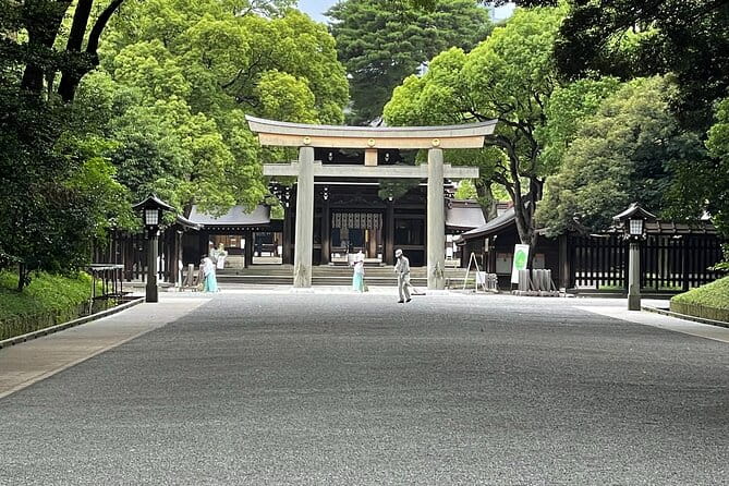 Private Guided Trivia Quest Tour at Harajuku Meiji-jingu - Discovering Meiji-Jingu Shrine