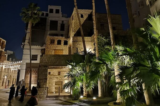 Private Historic District Tour in Jeddah by a Local Guide - Key Points