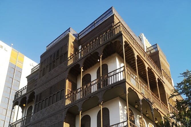 Private Historic District Tour in Jeddah by a Local Guide - Meeting Point and Transportation