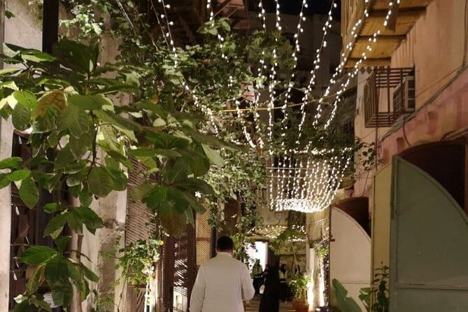 Private Historic District Tour in Jeddah by a Local Guide - Confirmation and Accessibility