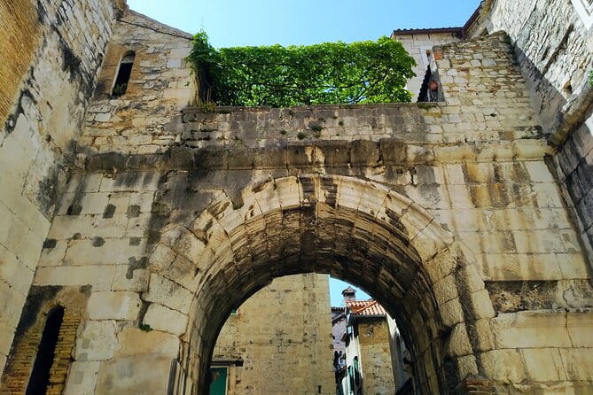 Private History tour - small group - Price and Logistics Considerations