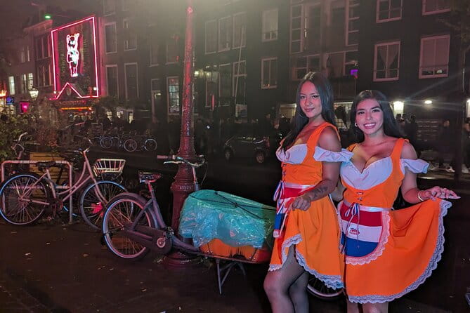 Private Hostess Bar Tour in Amsterdam Red Light District (3h) - The Itinerary: A Mix of Culture and Nightlife