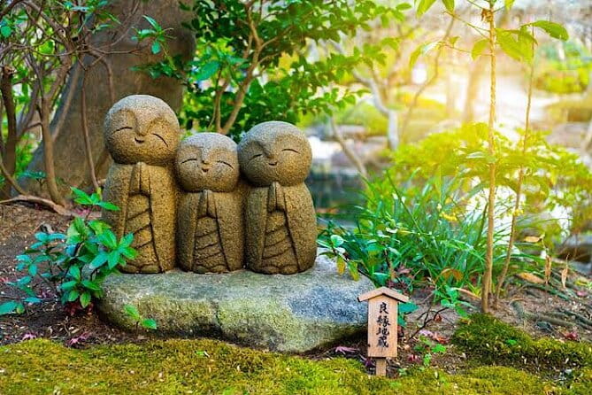 Private Kamakura and Yokohama Sightseeing Day Trip With Guide - Navigating Kamakura and Yokohama