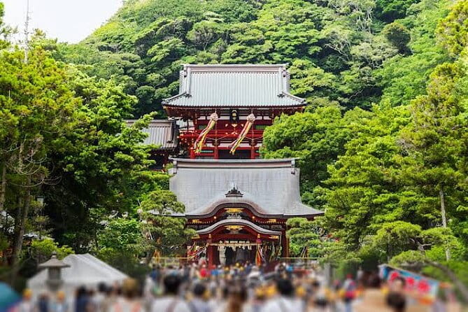 Private Kamakura and Yokohama Sightseeing Day Trip With Guide - Top Attractions in Kamakura