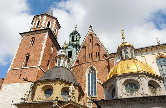 Private Krakow City Tour by Car and Walk with private tour guide - Engaging Krakow Tour: A Balance of Comfort and Authenticity