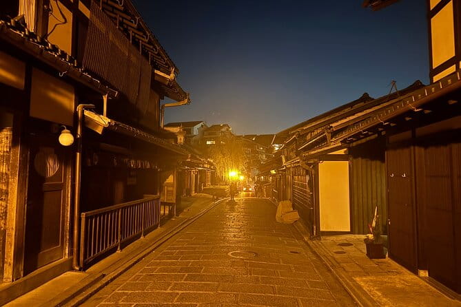 Private Kyoto Night Tour: Historic Walk at Gion and Fushimi - What to Expect on the Tour