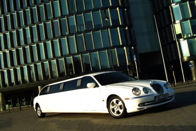 Private Limo Service: Airport Transfer from Chopin WAW - The First Impression: Arriving in Style at Warsaw Chopin Airport